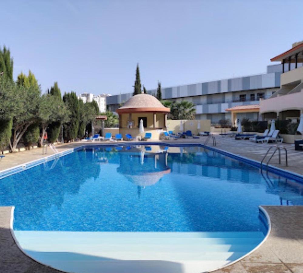 Queens Garden Walking Distance To The Beach Paphos Exterior foto