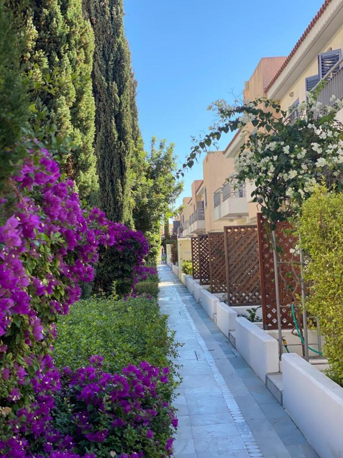 Queens Garden Walking Distance To The Beach Paphos Exterior foto