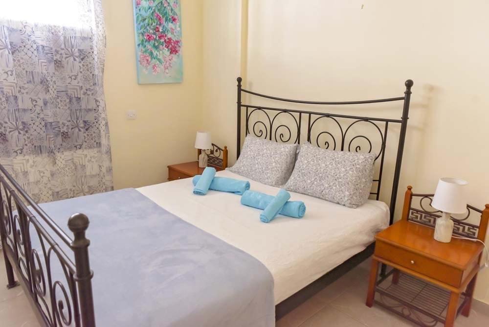 Queens Garden Walking Distance To The Beach Paphos Exterior foto
