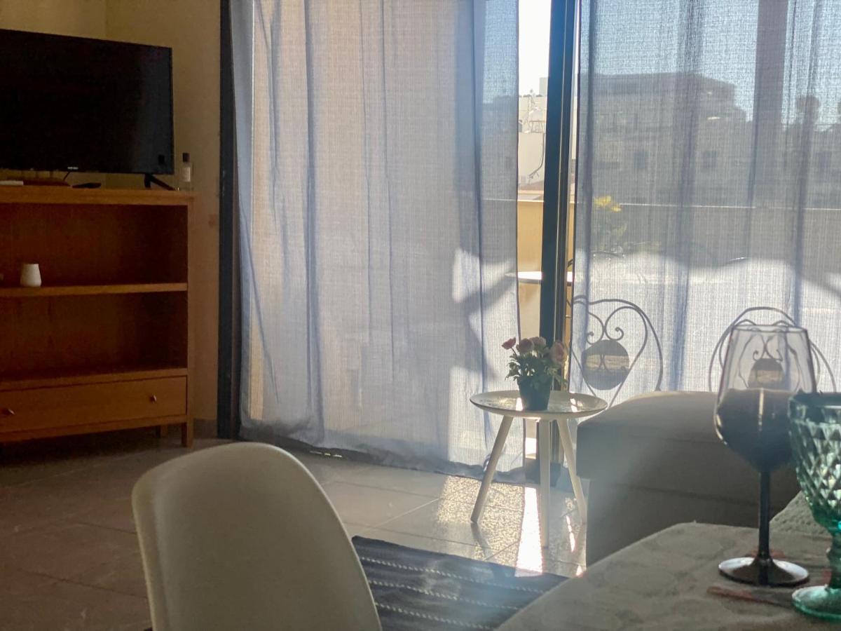 Queens Garden Walking Distance To The Beach Paphos Exterior foto