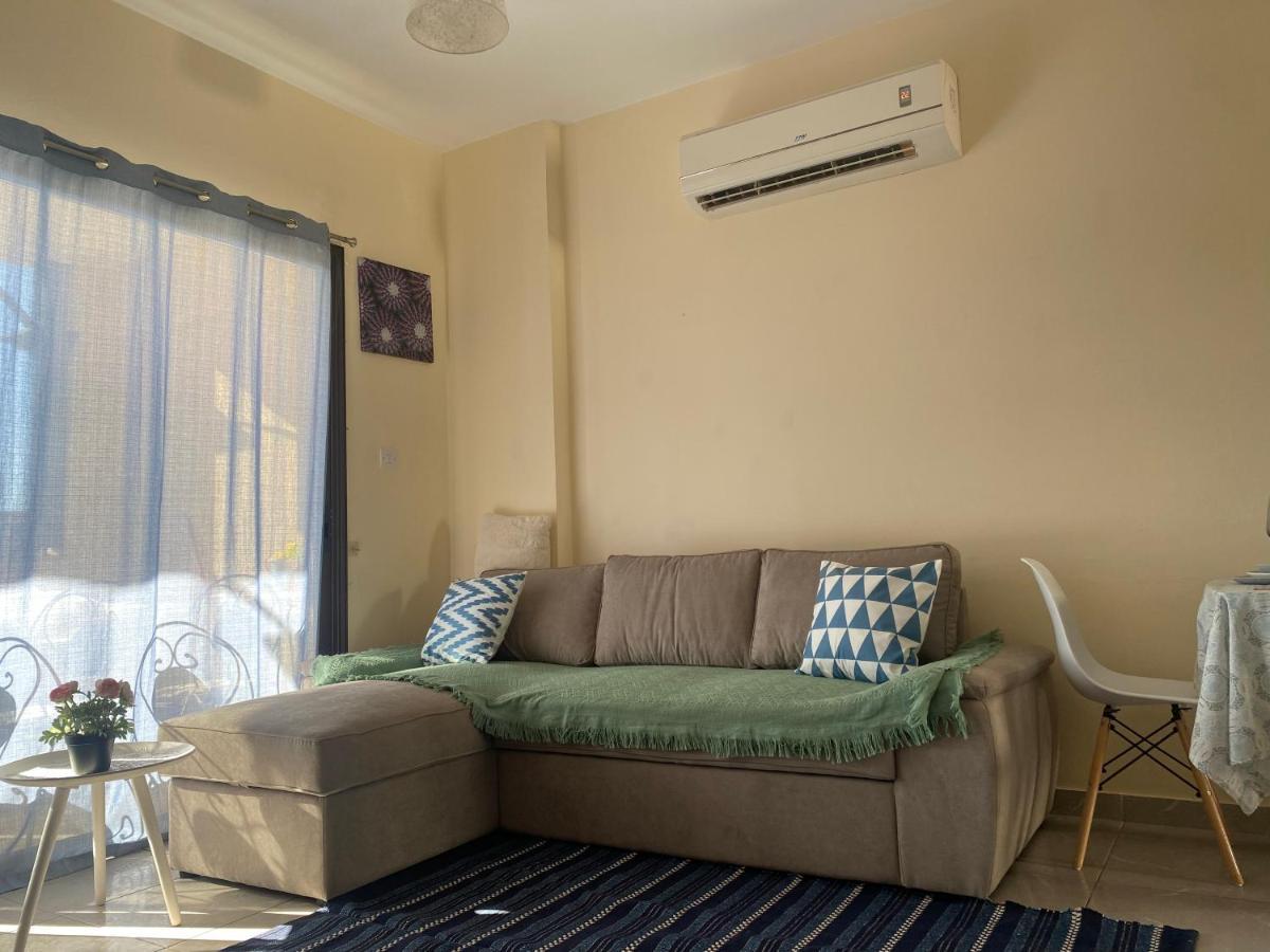 Queens Garden Walking Distance To The Beach Paphos Exterior foto